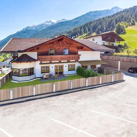 Property in Neustift im Stubaital Exterior foto